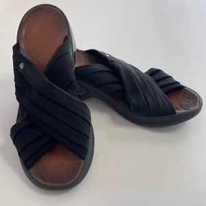 BZEES KNOCKOUT BLACK SLIP ON SIZE 10 EUC